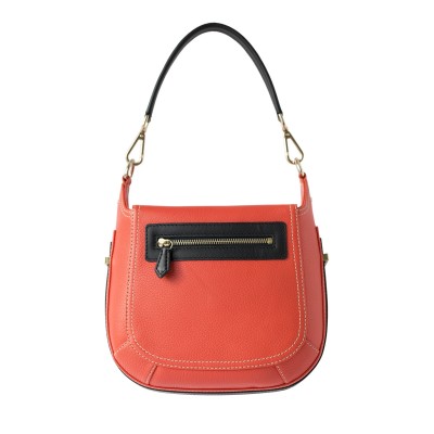 FRENCHY, sac double porté en cuir foulonné coloris rouge hibiscus, sur le mannequin, vue de dos