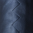Cabas souple, "SUZANNE MM" en agneau crispé coloris bleu marine rebrodé à la main en cannetille noir - detail de tressage