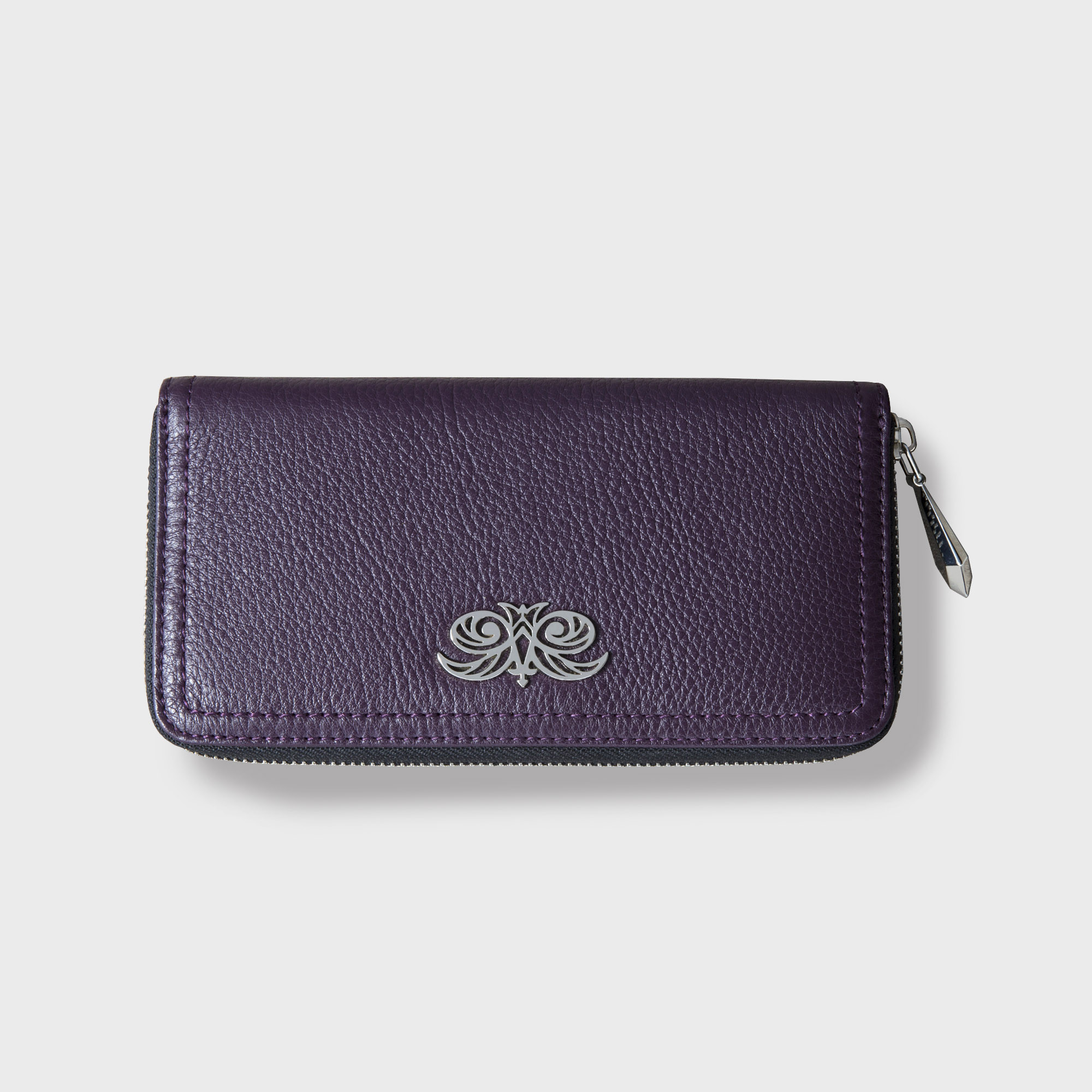 Continental wallet KYOTO in grained leather, purple color - front view on linen