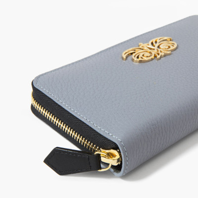 VENICE, grained leather continental wallet, lavender-grey color - detail