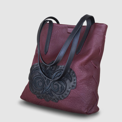 Soft lamb shopper "SUZANNE" M in burgundy color, embellished black cannetille embroidery - side view