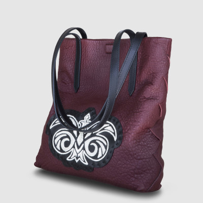 Soft lamb shopper "SUZANNE" M, burgundy color embellished with silver cannetille - side view