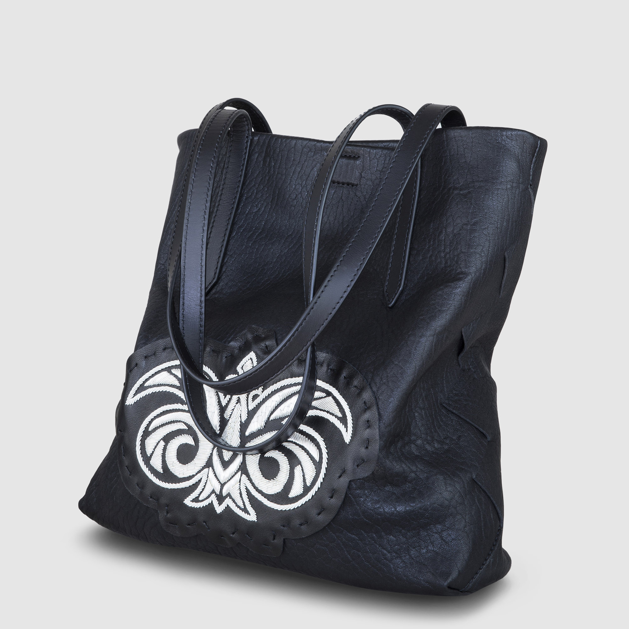 Soft lamb shopper "SUZANNE" M, black color embellished with silver cannetille - side view