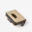 Portefeuille compact zippé "MANON" en cuir grainé, coloris beige, intérieur beige sable - vue de coté