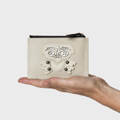 Zip pouch card holder "OWL-ROBOT" in grained calf leather, greige color and shiny gun metals - in hand