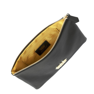 La pochette zippée en cuir grainé noir rebrodée en cannetille or, logo, "OSLO BRODÉE" - ouverte