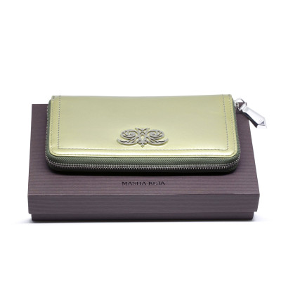 Continental wallet "KYOTO" in "magic green" lack leather - on the gift box