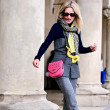 Petit sac à rabat "DINA ROCK" en cuir foulonné, coloris framboise - porté blogueuse Yvonne