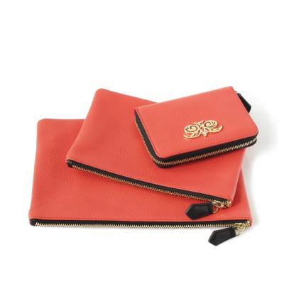 JULIE, zipper pouch in grained calfskin with zipper compagnon MADRID and big zipper pouch OSLO, red hibiscus color