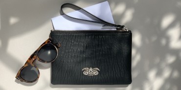 La pochette « SUZY » mains libres